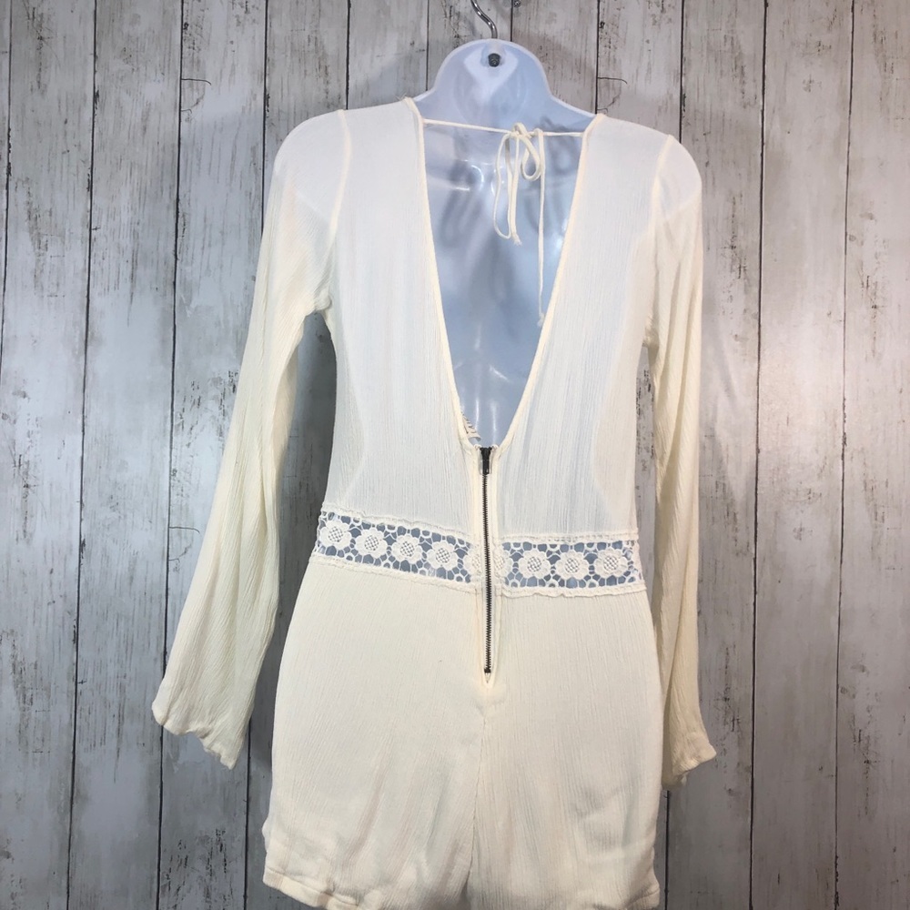LA Hearts Ivory Crocheted Waist Open Back Romper Medium FINAL MARKDOWN! - Picture 3 of 14